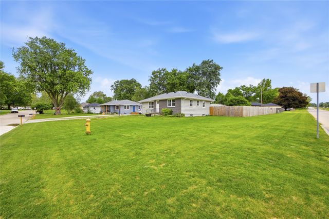 1127 Maple Avenue, Norwalk, IA 50211