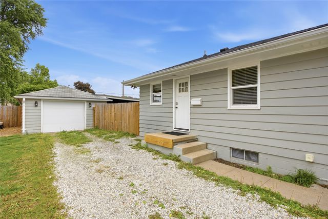 1127 Maple Avenue, Norwalk, IA 50211