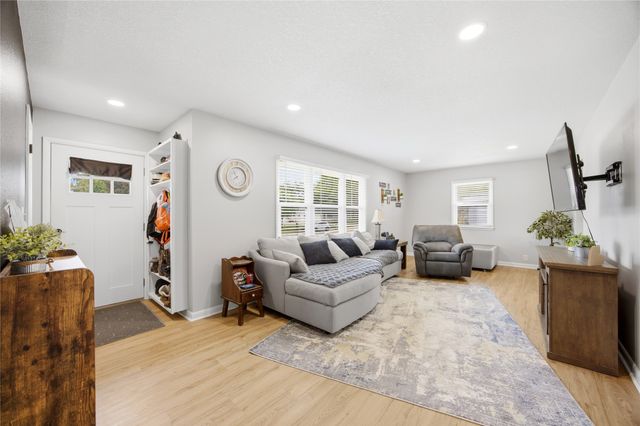 1127 Maple Avenue, Norwalk, IA 50211