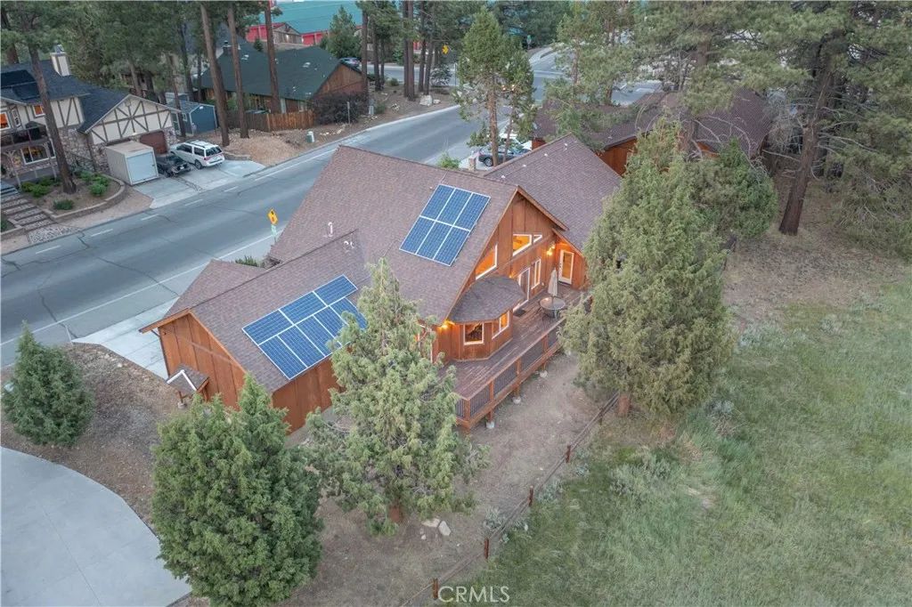 Image 6 of property listing at 41771 Swan Drive, Big Bear Lake, CA 92315