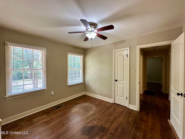 213 W Lakeview Drive, Clinton, MS 39056