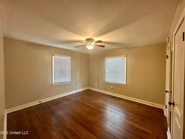 213 W Lakeview Drive, Clinton, MS 39056