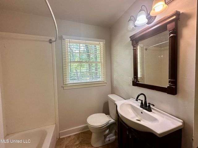 213 W Lakeview Drive, Clinton, MS 39056