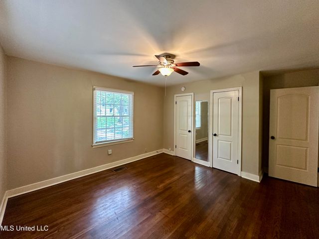 213 W Lakeview Drive, Clinton, MS 39056