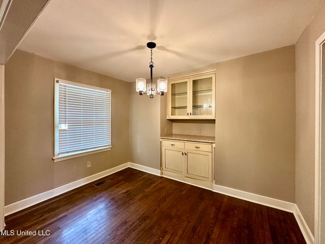 213 W Lakeview Drive, Clinton, MS 39056