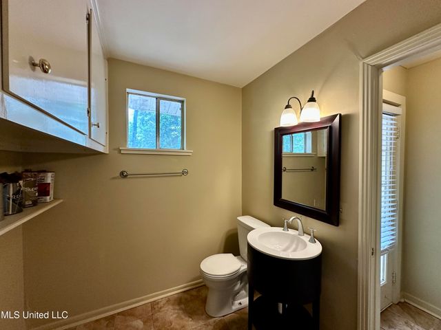 213 W Lakeview Drive, Clinton, MS 39056