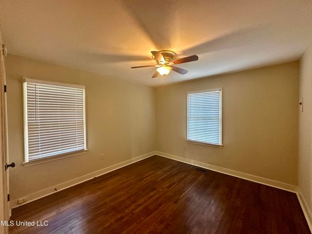 213 W Lakeview Drive, Clinton, MS 39056