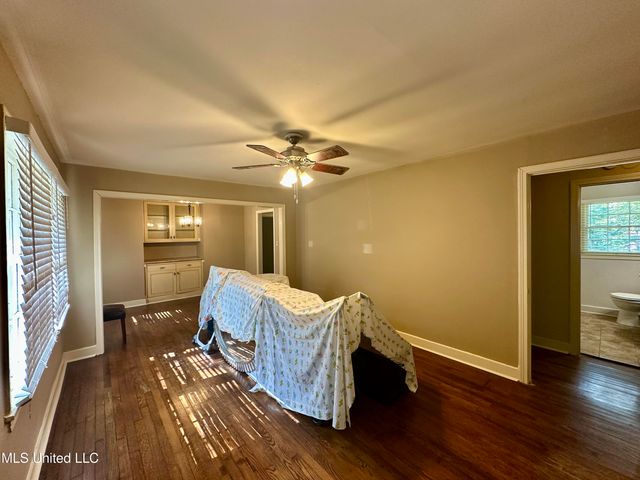 213 W Lakeview Drive, Clinton, MS 39056