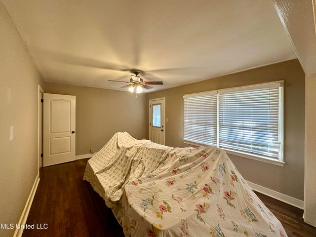 213 W Lakeview Drive, Clinton, MS 39056
