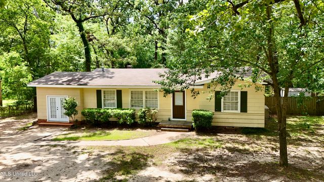213 W Lakeview Drive, Clinton, MS 39056