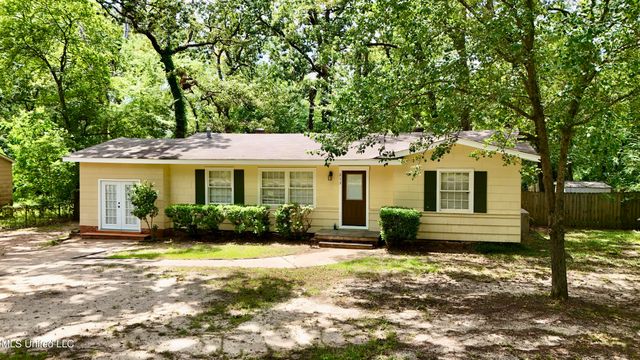 213 W Lakeview Drive, Clinton, MS 39056