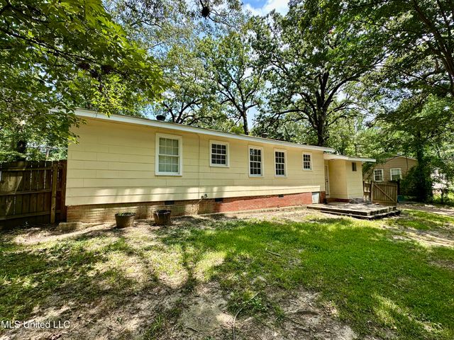 213 W Lakeview Drive, Clinton, MS 39056