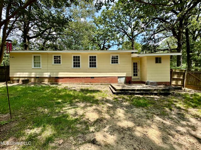 213 W Lakeview Drive, Clinton, MS 39056
