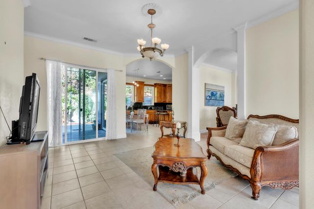 137 Tomlinson Dr, Folsom, CA 95630