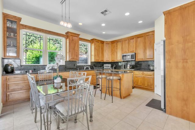 137 Tomlinson Dr, Folsom, CA 95630