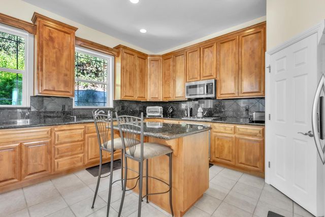 137 Tomlinson Dr, Folsom, CA 95630