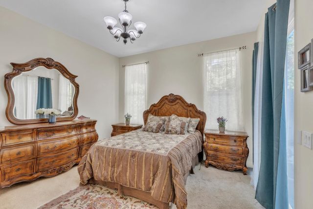 137 Tomlinson Dr, Folsom, CA 95630