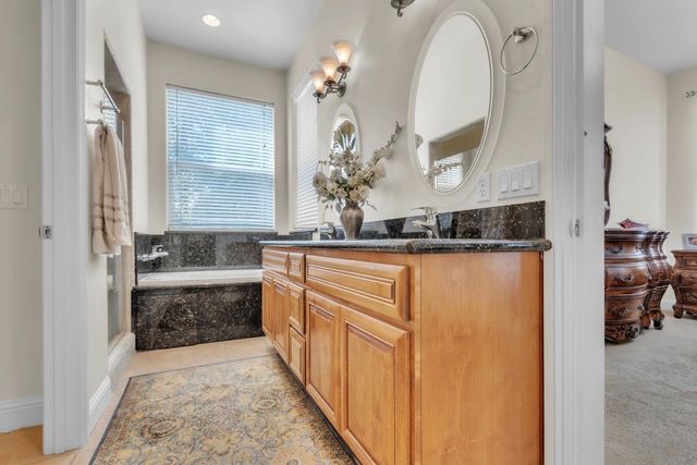 137 Tomlinson Dr, Folsom, CA 95630