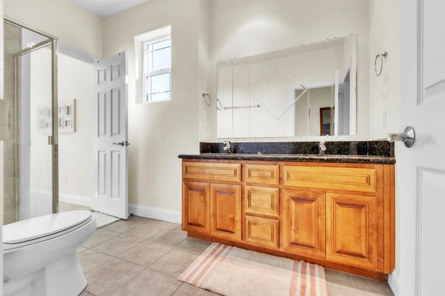 137 Tomlinson Dr, Folsom, CA 95630