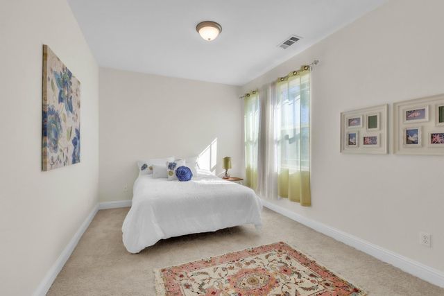 137 Tomlinson Dr, Folsom, CA 95630