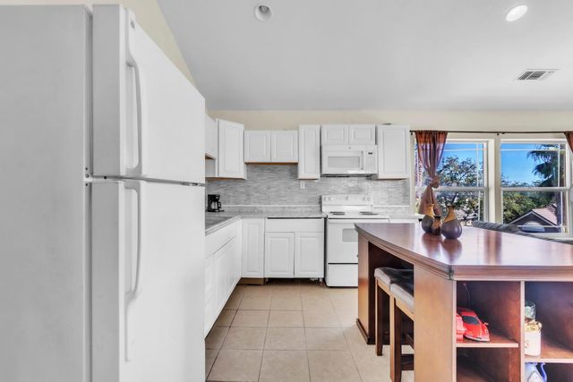 137 Tomlinson Dr, Folsom, CA 95630