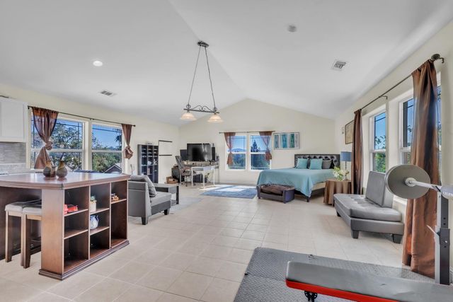 137 Tomlinson Dr, Folsom, CA 95630