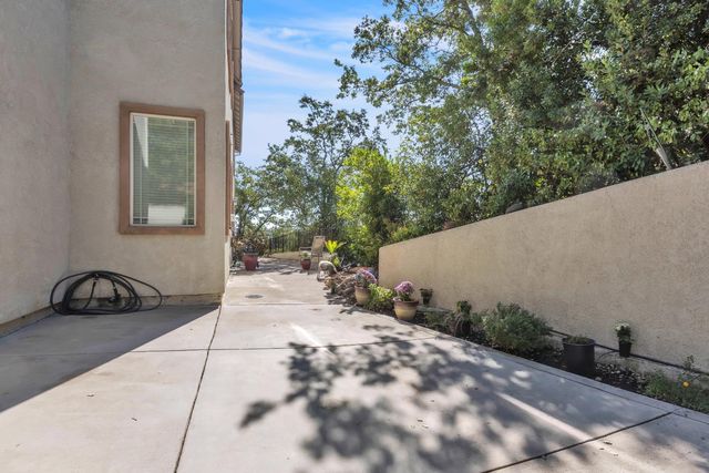 137 Tomlinson Dr, Folsom, CA 95630