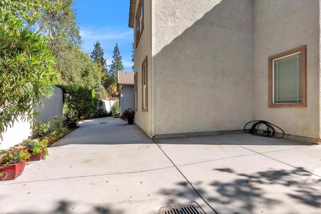 137 Tomlinson Dr, Folsom, CA 95630