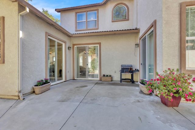 137 Tomlinson Dr, Folsom, CA 95630