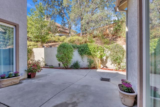 137 Tomlinson Dr, Folsom, CA 95630