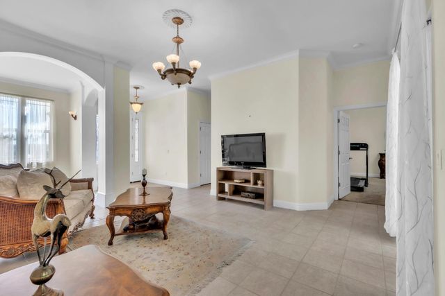 137 Tomlinson Dr, Folsom, CA 95630