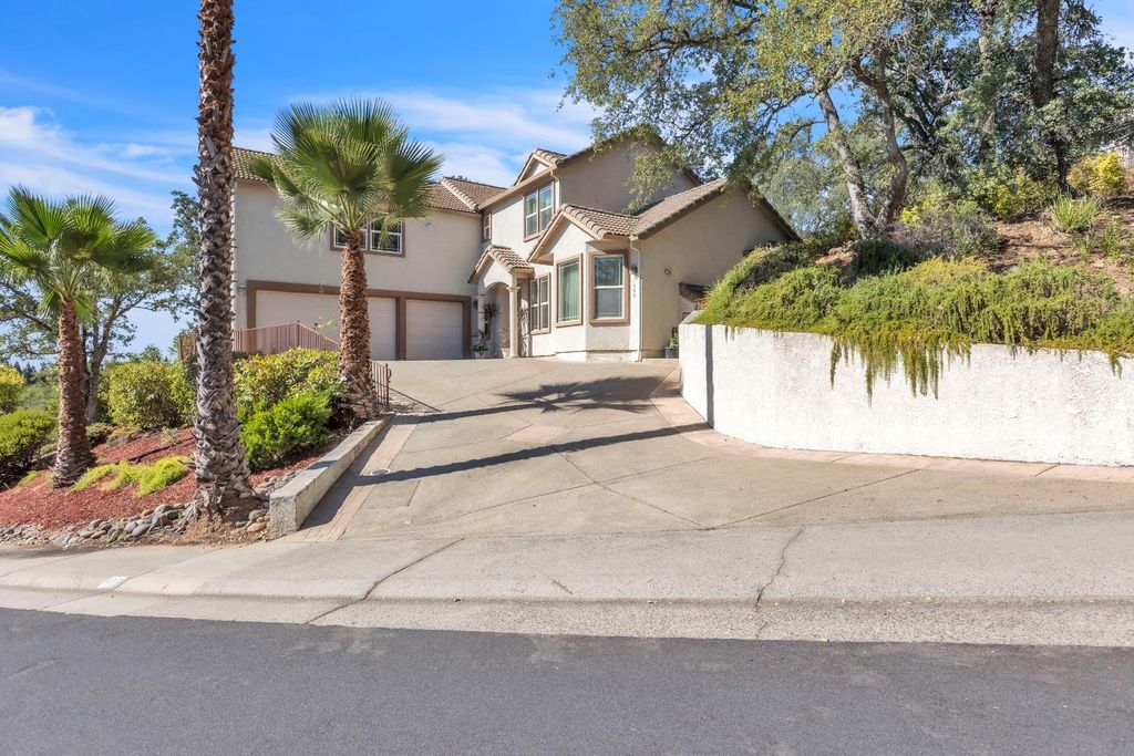 137 Tomlinson Dr, Folsom, CA 95630