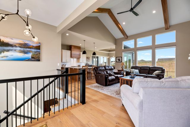 151 N Ciderbluff Ct, Wichita, KS 67052