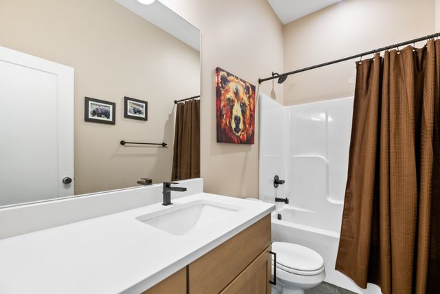 151 N Ciderbluff Ct, Wichita, KS 67052