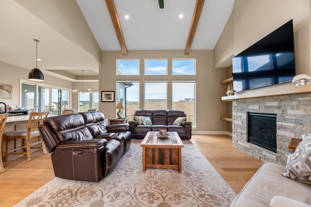 151 N Ciderbluff Ct, Wichita, KS 67052