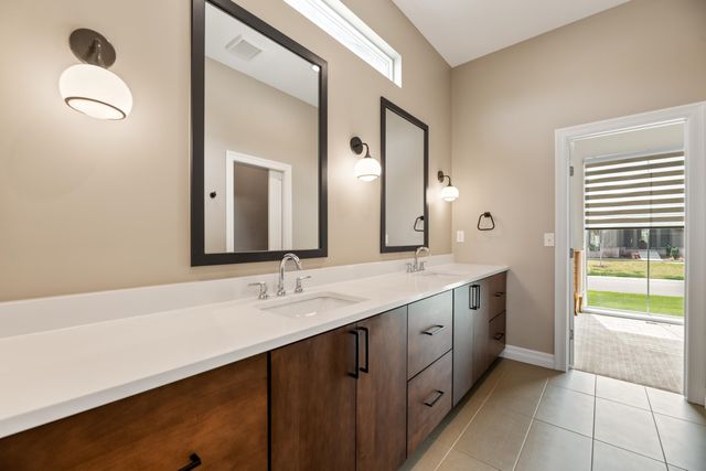 151 N Ciderbluff Ct, Wichita, KS 67052