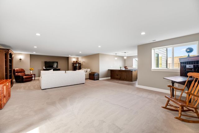 151 N Ciderbluff Ct, Wichita, KS 67052