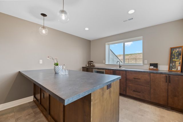 151 N Ciderbluff Ct, Wichita, KS 67052