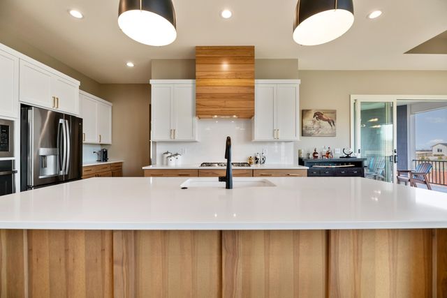 151 N Ciderbluff Ct, Wichita, KS 67052