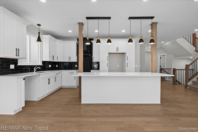 203 Mountain View Lane, Milford Village, MI 48381