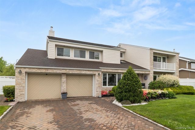 152 Pace Drive S, West Islip, NY 11795