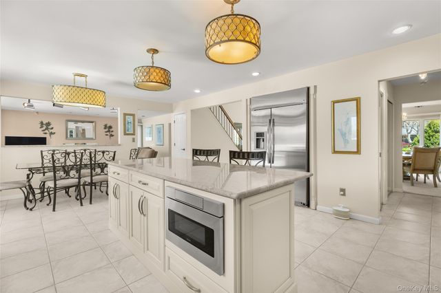 152 Pace Drive S, West Islip, NY 11795
