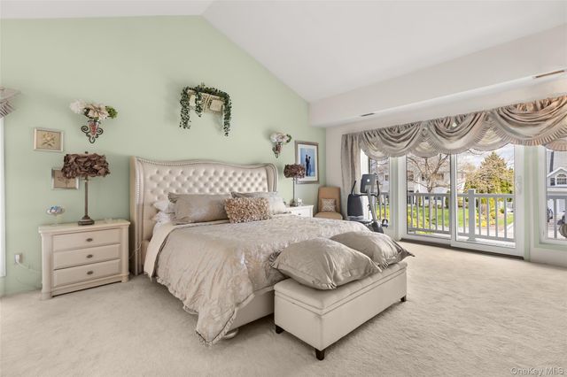 152 Pace Drive S, West Islip, NY 11795