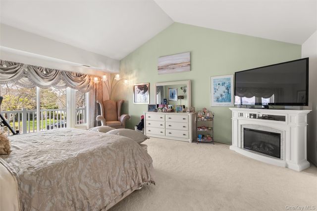 152 Pace Drive S, West Islip, NY 11795