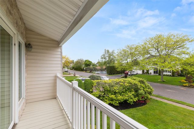 152 Pace Drive S, West Islip, NY 11795