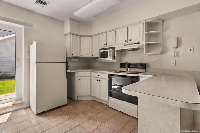 152 Pace Drive S, West Islip, NY 11795