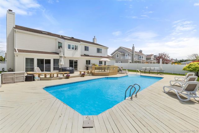 152 Pace Drive S, West Islip, NY 11795