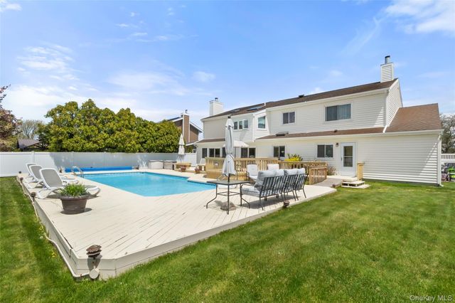 152 Pace Drive S, West Islip, NY 11795