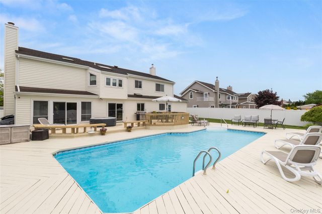 152 Pace Drive S, West Islip, NY 11795