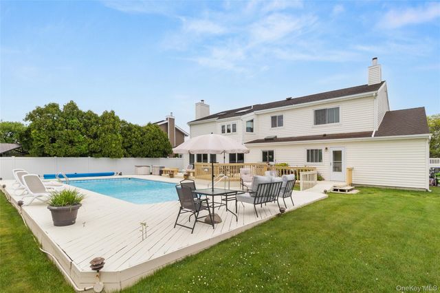 152 Pace Drive S, West Islip, NY 11795